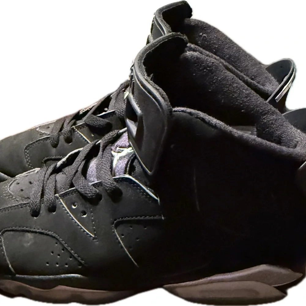 Jordan retro Black High-Top Sneakers - Picture 3 of 4